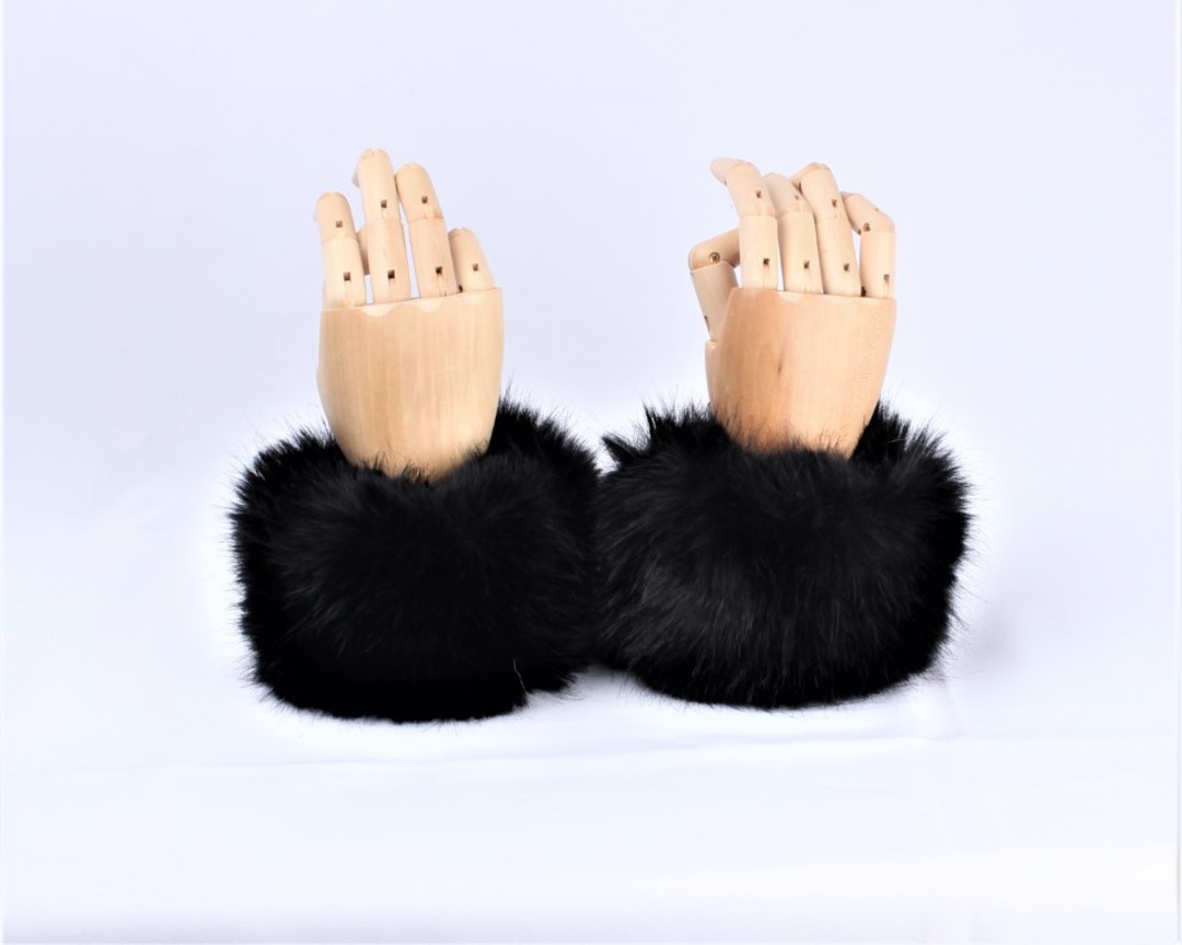 ALICE & LILY faux fur cuffs black STYLE : SC/4977/BLK image 0